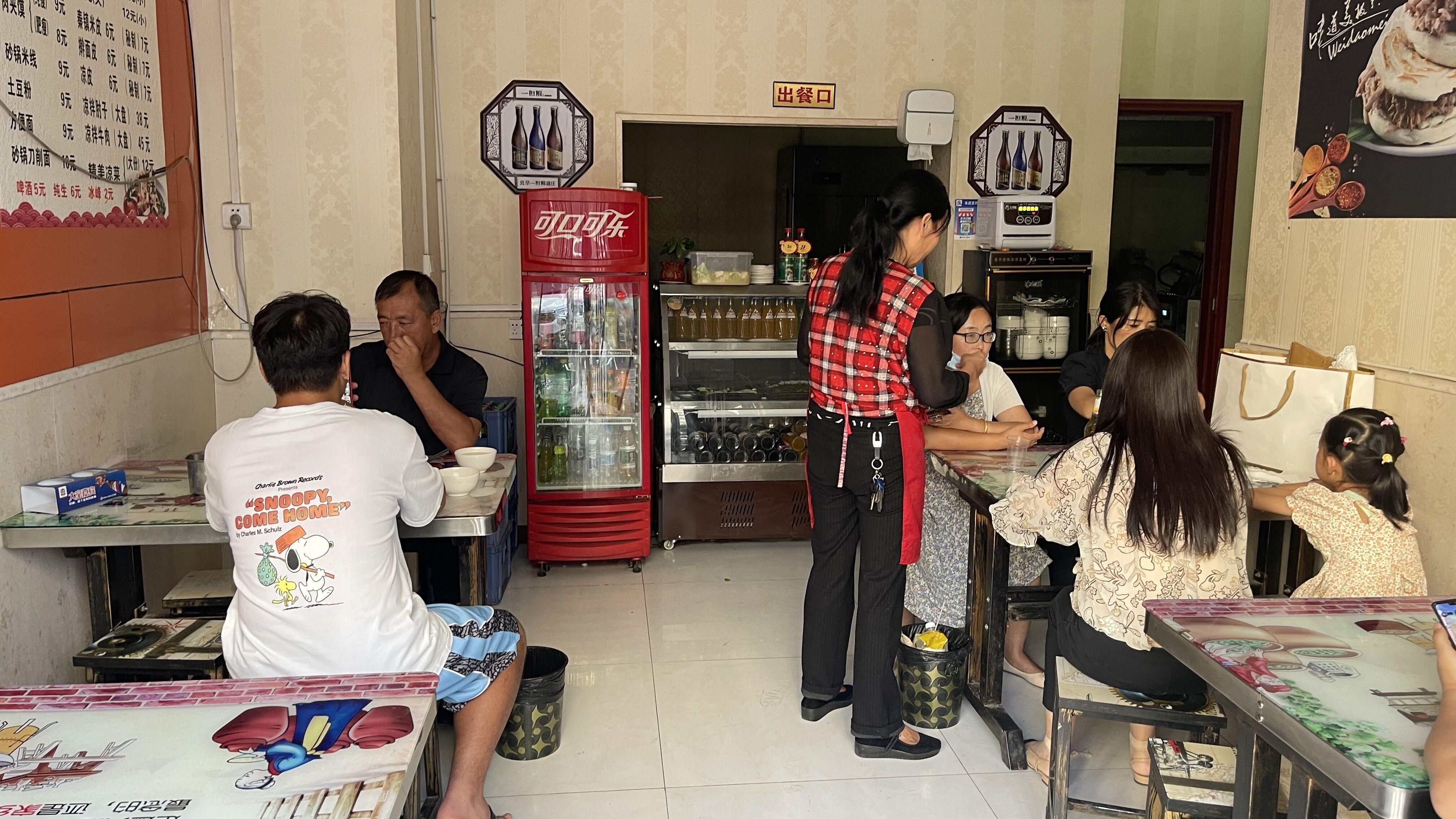 |马上开学了，他却要把日营业两千多的面馆给转掉