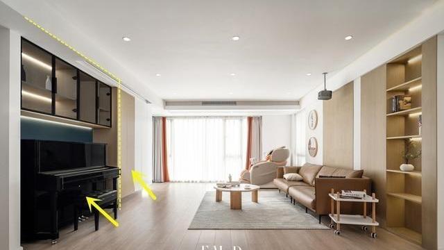 舍弃客厅布局老套路，紧跟潮流去“电视墙”化，简单利落反倒实用