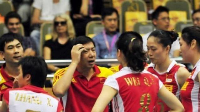雪落无尘谈|走人？女排4任主帅都因同一个理由辞职，郎平难例外！他太幸福了