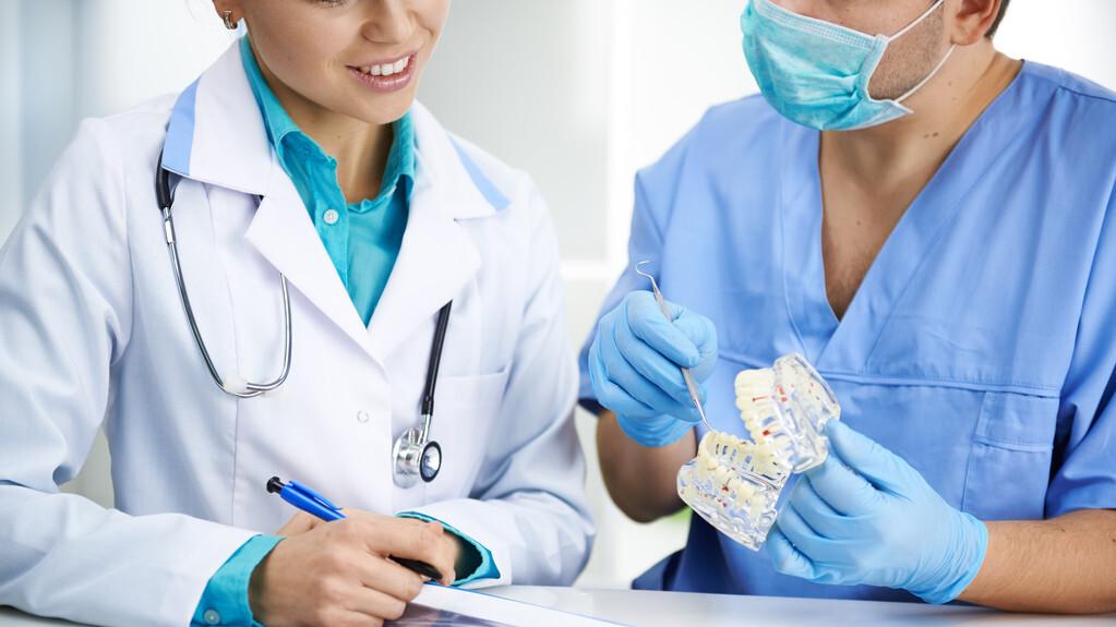 牙科老板牢牢“锁住”员工，这样做，提高员工回报率