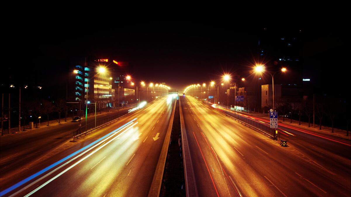 硬核问题出现了，洒水车为何雨雪天气依然出来洒水呢？