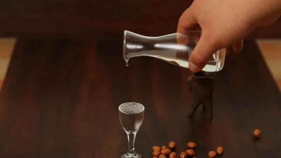 |一盅好酒酱香，品百味人生