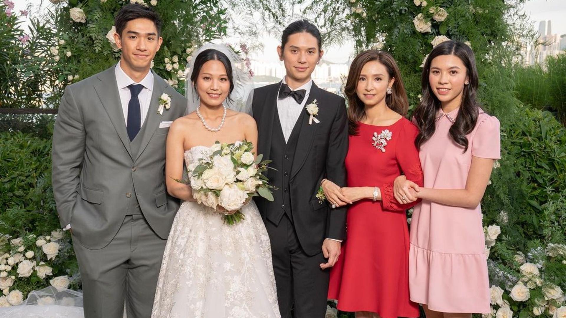 吴婉芳|吴婉芳携儿媳霍咏盈购物，婆媳相处十分融洽，有商有量挑选水晶灯