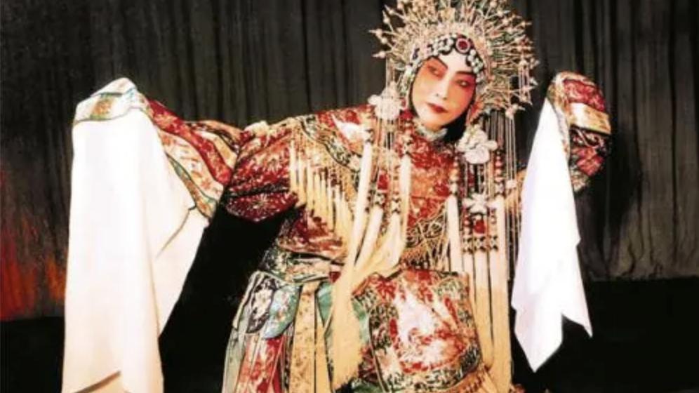 老王杂货铺|1942年汪伪政府要求梅兰芳赴日演出，梅兰芳决定装病，来骗过特务