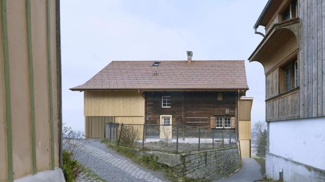 设计师改造修复300年历史农舍，充满自然元素的乡间美宿