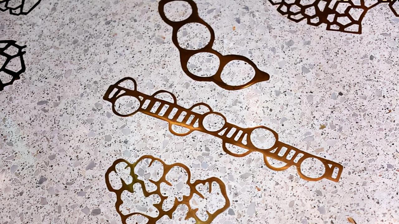 若再装就换种新材料，通铺起来非常上档次，纹理可定制好看、通配