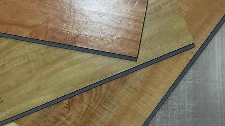 2点弄清楚石塑地板并非那么神奇，但要注意其4个缺点和5个优点