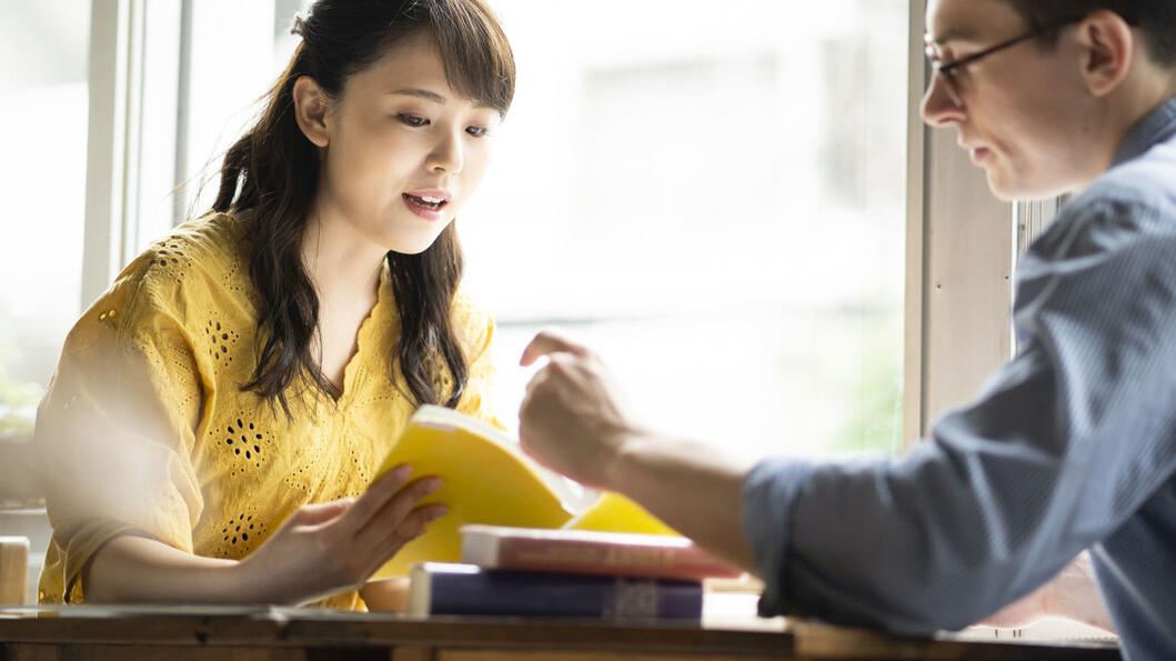 晓枫情感|女子相亲带朋友蹭饭，男子果断离开：“对不起，我们不熟”