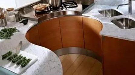 大开眼界！利用厨房“拐角”，空间能省一半