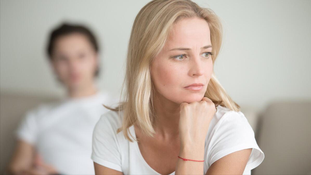 久久说情感|丈夫说去出差5天，我跳完广场舞去闺蜜家玩，结果听到丈夫讲话