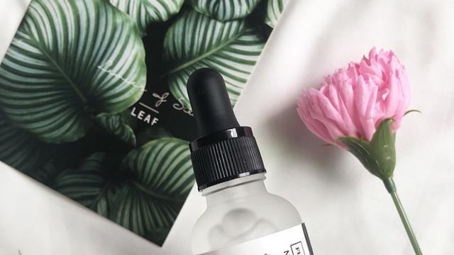 补水|夏天必备！几款清爽补水美白抗初老精华推荐：打造年轻嫩白好肌肤
