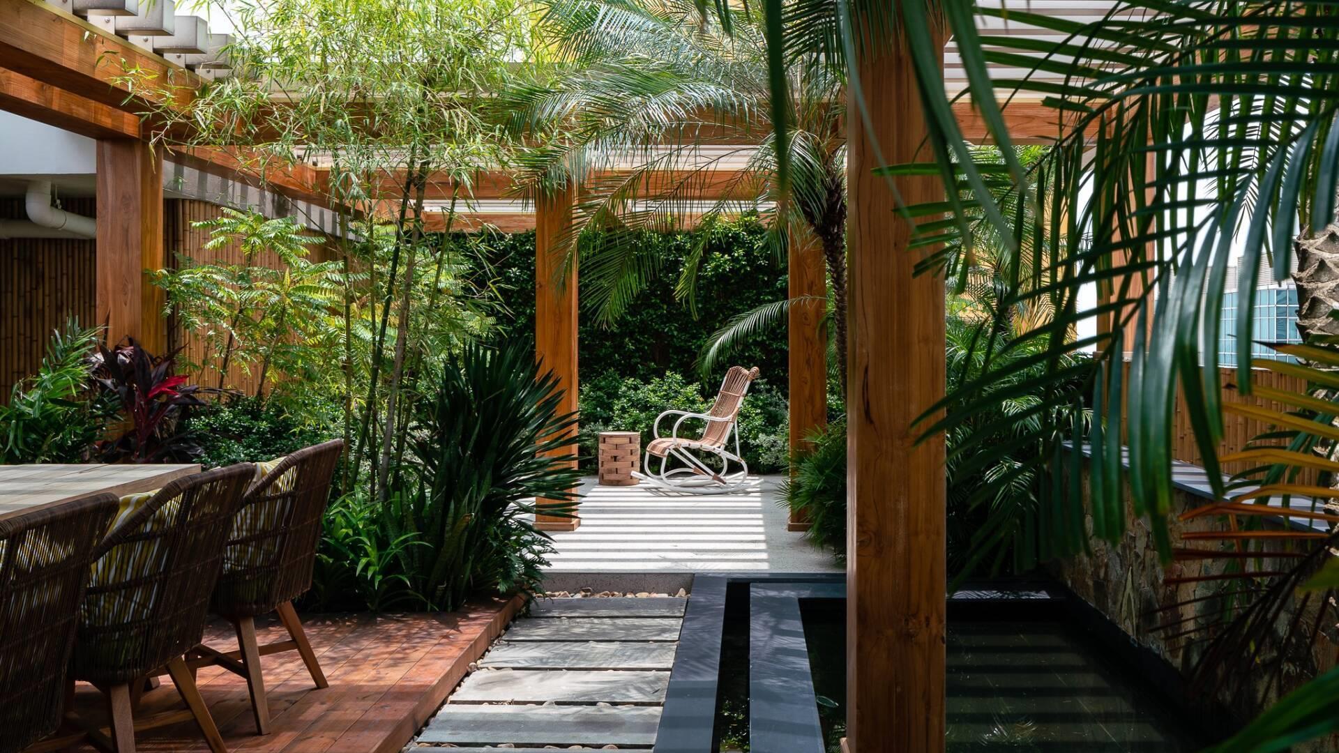 羡慕顶楼露台随便用的，种花养鱼视野绝佳，有钱我也买顶复式！