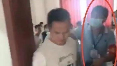 四叶草海之恋|舆论能一边倒吗？疫情形势严峻，补课教师被掐脖子冤不冤？