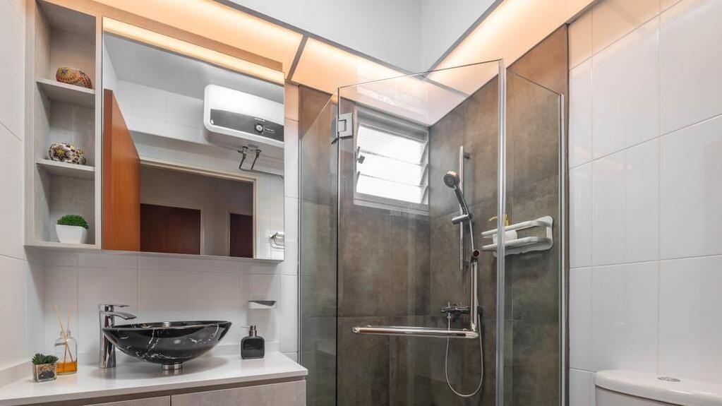 对比了7户家庭这才发现，用穿孔板做卫生间吊顶，已经成为新趋势