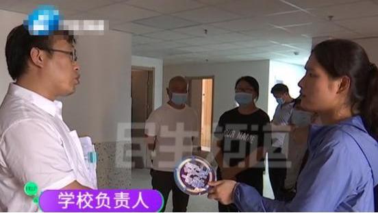 学校开学，家长看到学生宿舍惊呆了，竟然还在装修就让学生入住？