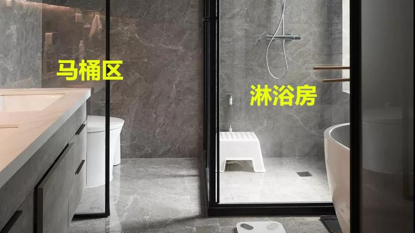 马桶和淋浴区共用一扇门，一门2用实现三分离式，比日本那招实用