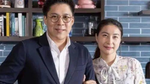 无忧浅谈 郭晶晶带家人出席儿童慈善活动，40岁释放青春活力，一家人超温馨