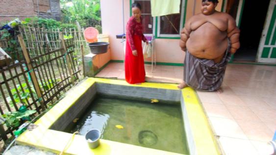 营养膳食 世界最胖男孩减肥成功 三年内减掉200多斤 完全变了样