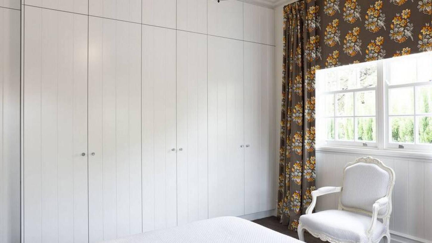 衣柜颜色和款式同样重要，选对颜色更高档，衣柜也能实用又美观