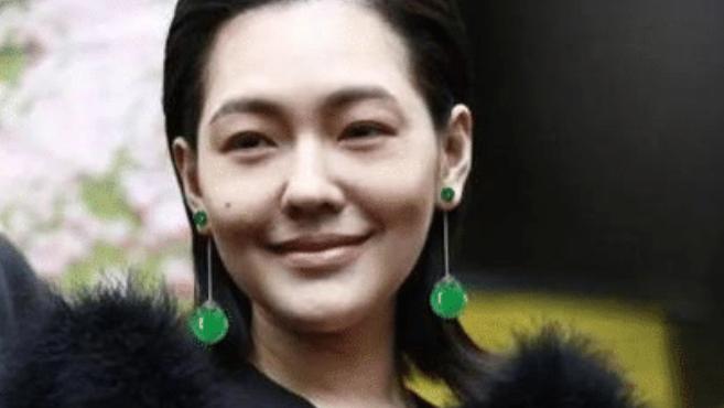 刘海 小S翡翠珠宝搭配狗啃式刘海，个性十足，这是来自翡翠的魅力！