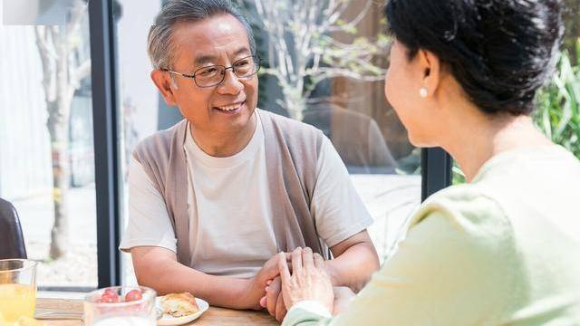 舒山有鹿|60岁女人坦言，绝大多数“黄昏恋”的结果，其实只有一个