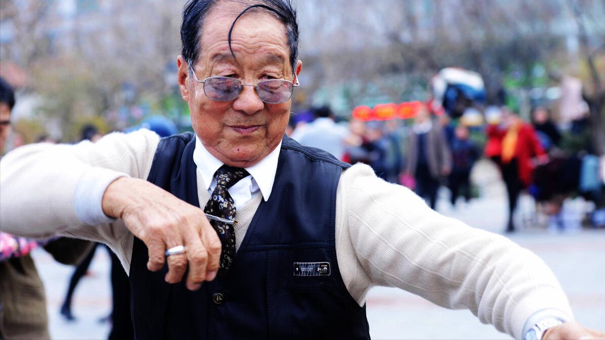 倪密心理学|69岁大爷：给孙子5万被外孙说偏心，他不跟我姓，怎能怪我偏心？ ?