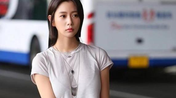 李成敏|李成敏身材到底有多好？穿上无痕裤时，双腿就像开了“特效”一样