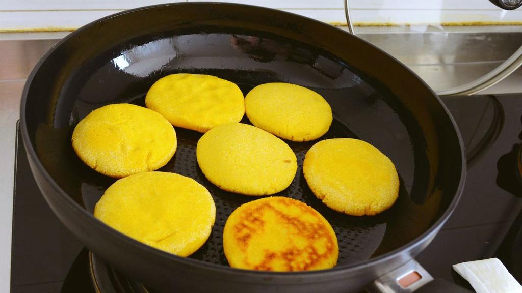 饺子|自制玉米饼，多吃粗粮对身体好，做法简单，香甜可口