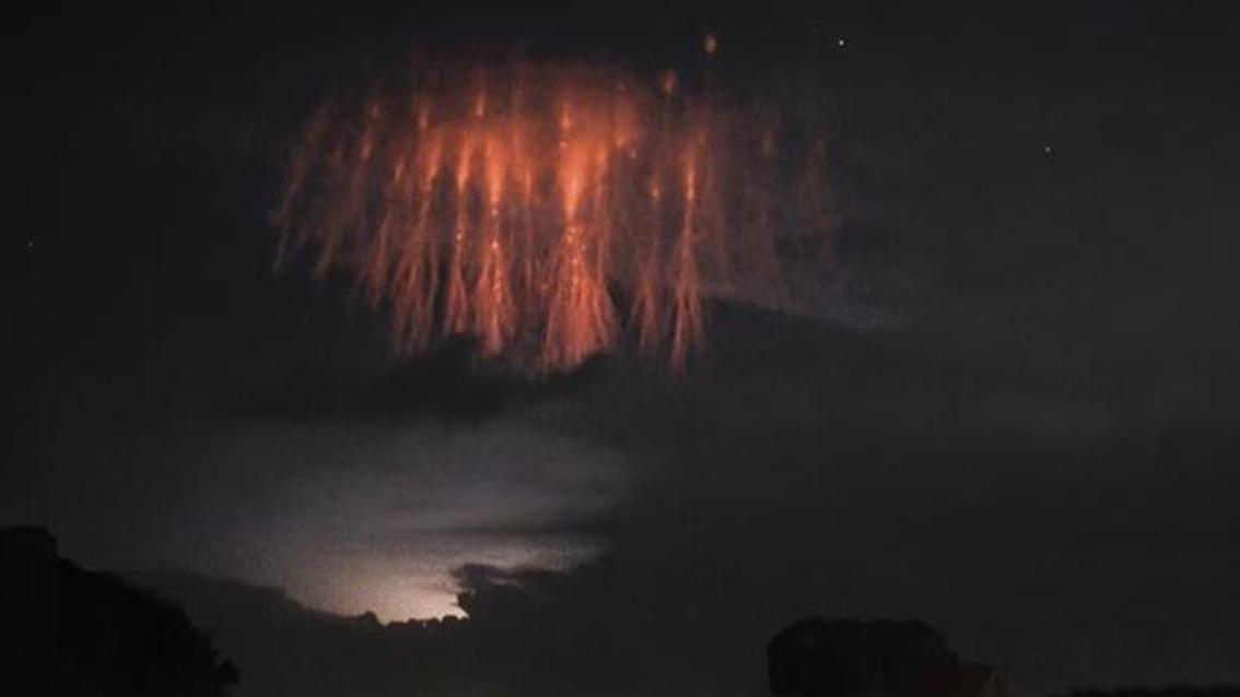外星生物进入大气层？雷雨后，专家发现90千米高空出现“水母群”