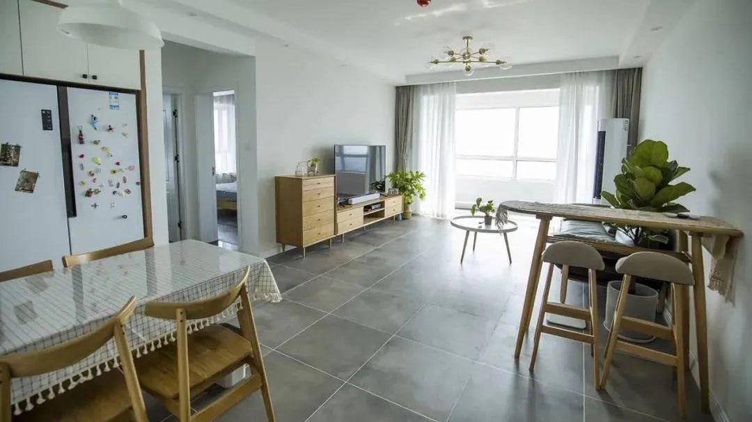 为什么现在格外流行灰色地板？优缺点分别是什么？该怎么选购？