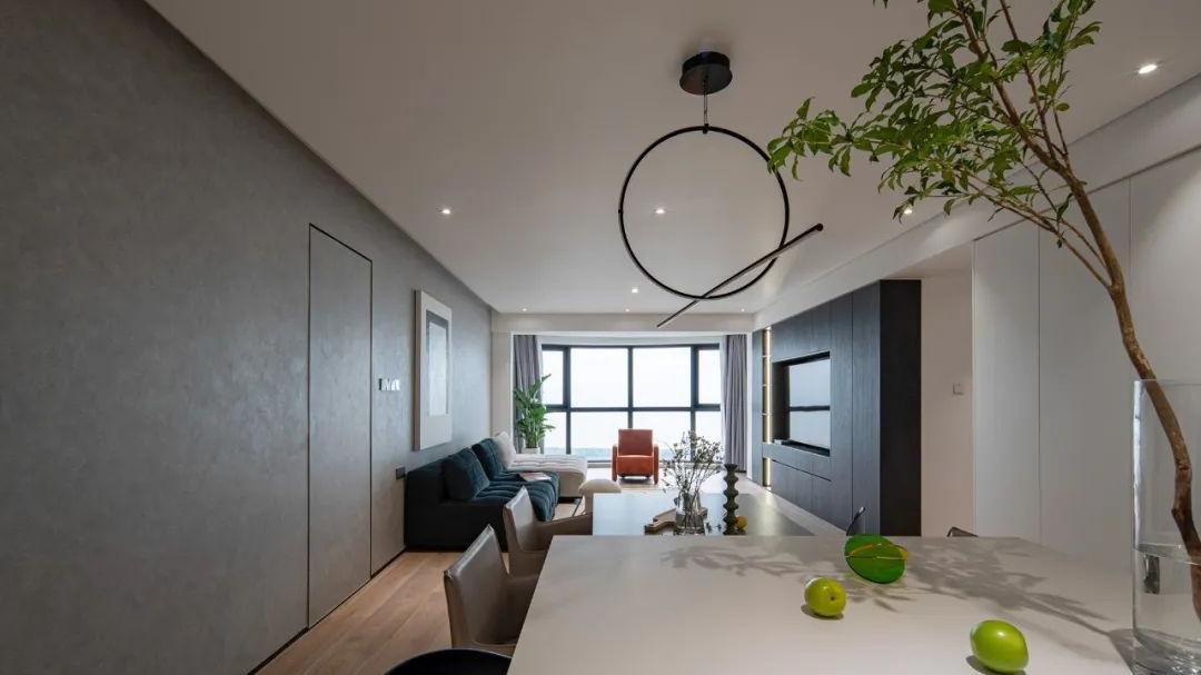 中岛餐厅，全屋置顶柜，主卧增衣帽间，现代质感大平层