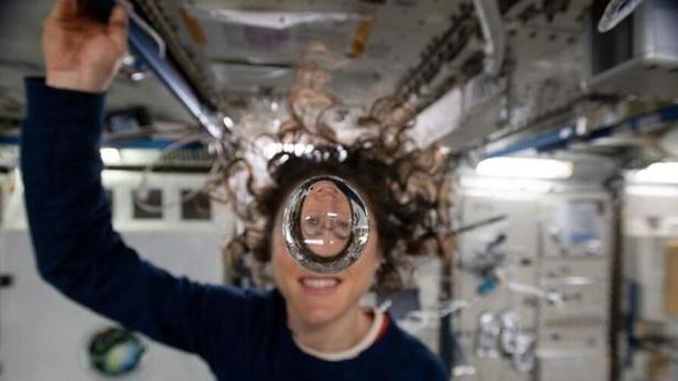 射电望远镜 航天员在太空3个月，如何洗澡、理发？回来身上会臭吗？