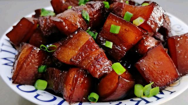|红烧肉正宗家常做法，色泽红亮肥而不腻，口感软糯满口肉香