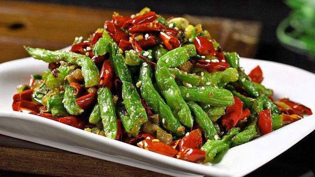干煸四季豆|为什么你做干煸四季豆费油还不好吃？教你正确做法，比饭店还好吃