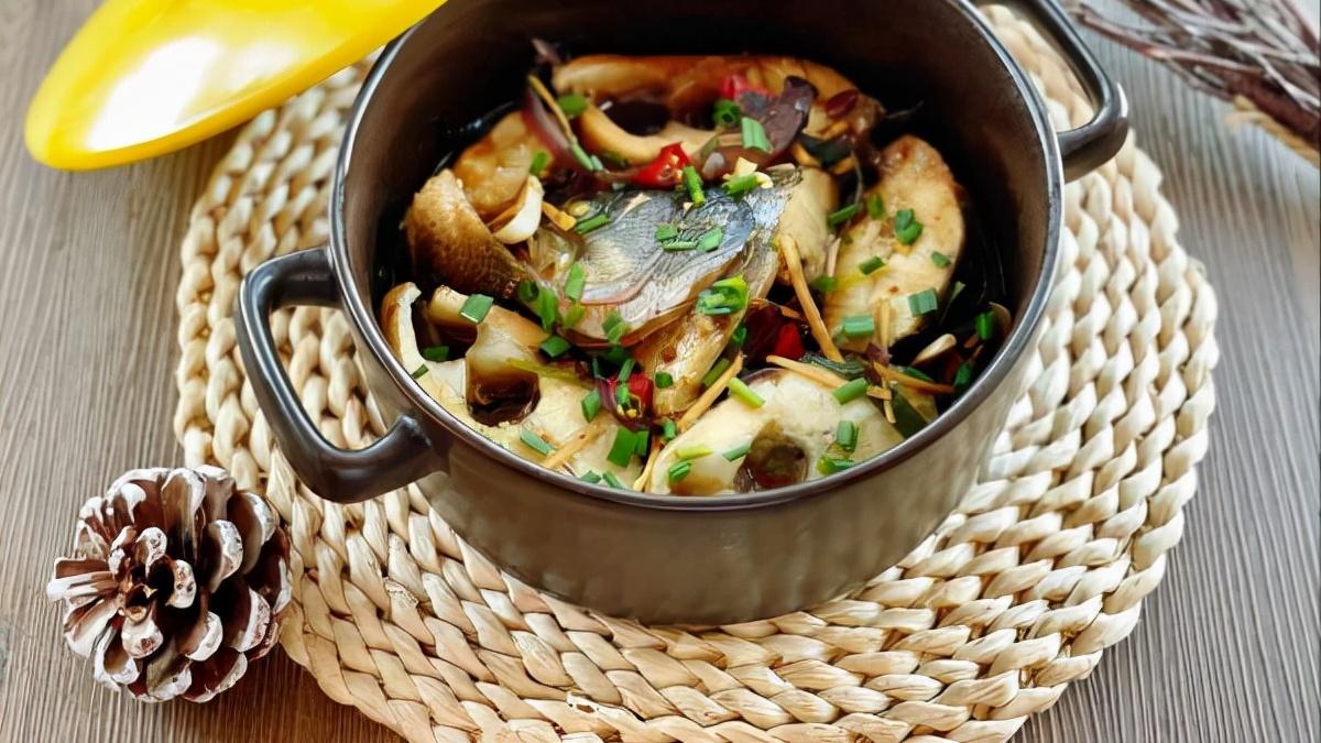 鲈鱼|吃惯了清蒸的鲈鱼，让酱焖的鲈鱼带给你新的体验，味道也不赖