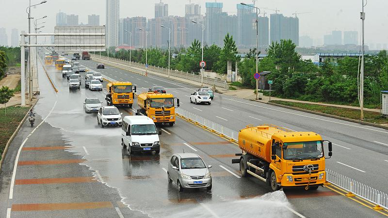 从专业角度出发告诉你洒水车为什么雨天还要洒水。