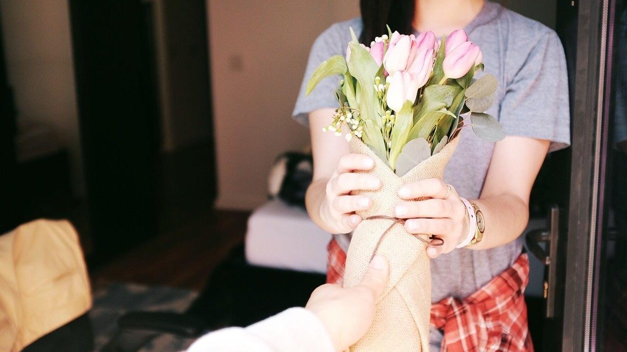 闲时翻书君|人生感悟：愿你看待爱情，更加宽容