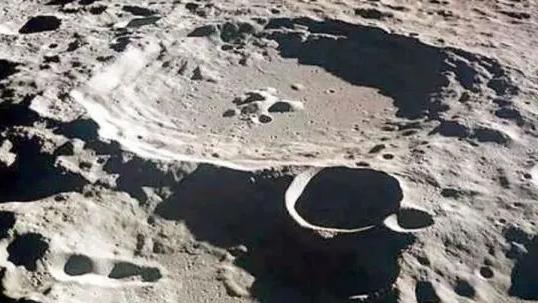 月球背面“秘密”被揭开？中国卫星传回图像，难怪霍金警告人类