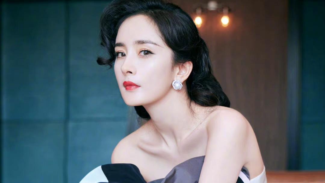 杨幂时尚造型，看似风情万种，美艳优雅又贵气太美了小幂