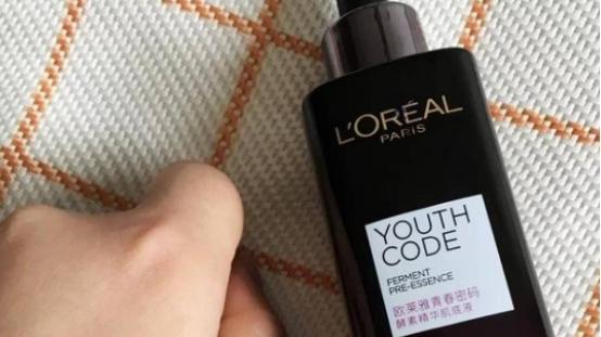 补水 哪些精华液口碑好？这些品牌的精华液可美白补水、让肌肤水润亮泽