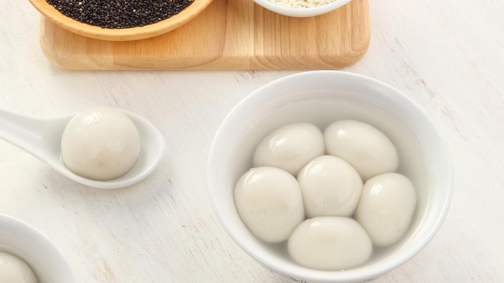 烧饼|煮汤圆，别再水开就下锅了，记住2个重要步骤，完整好吃不露馅