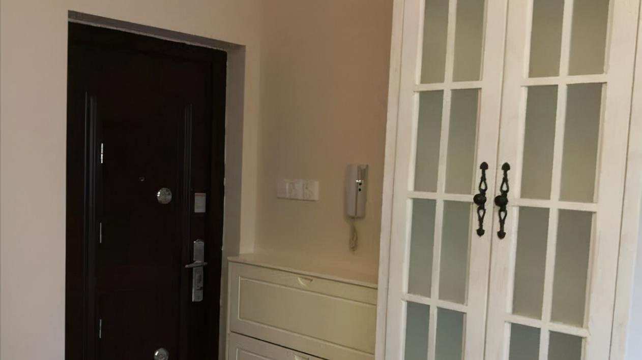 新房装修坚持不吊顶，满屋柜子带工带料花8万，大家看是否值得？