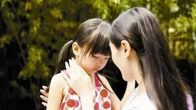 萌听小c姐|街头采访：“爸妈离婚你跟谁？”，不料男孩的选择出奇的一致