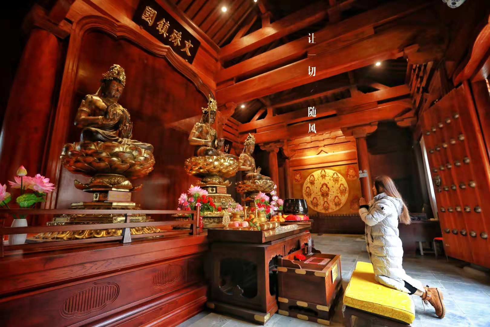 洞鉴君子|到寺庙拜佛，为何要三炷香，三叩首？其实这里面有很深刻的意义