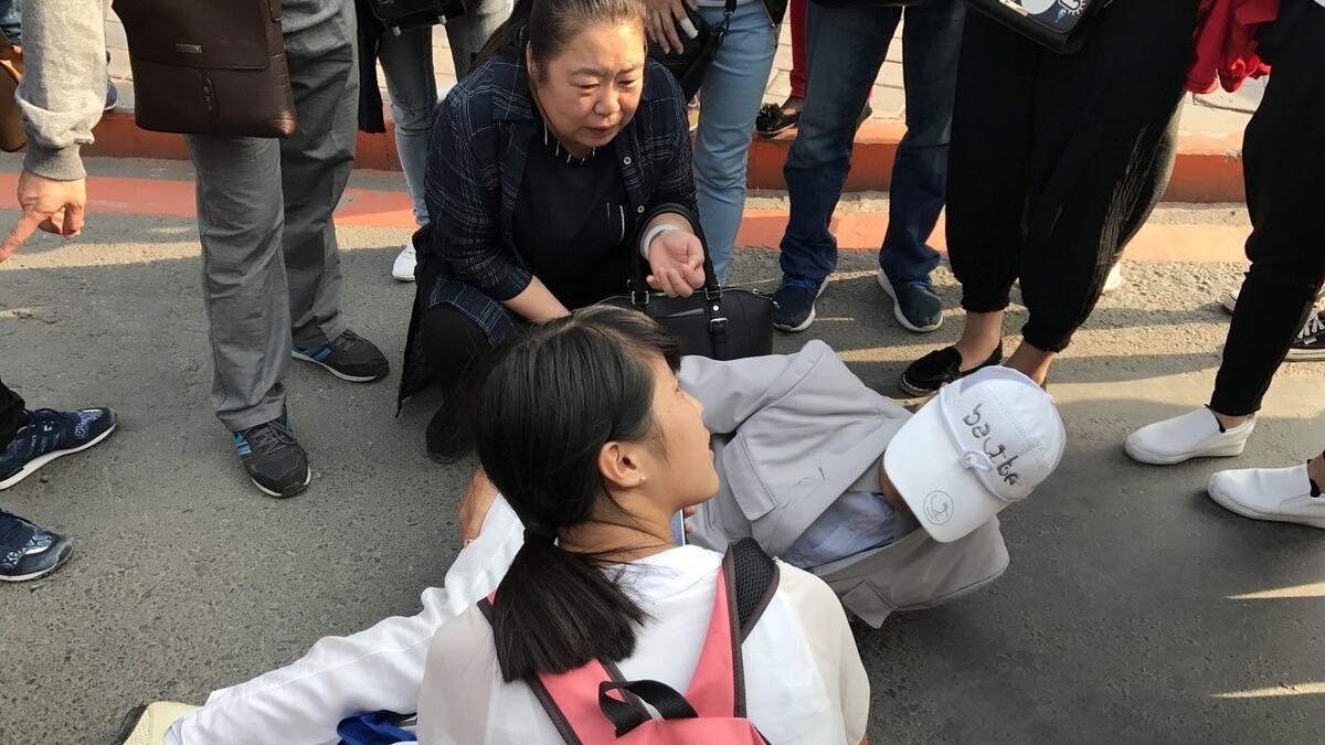 上官天竹|如果你看见老人摔倒了，你会扶吗？为什么？