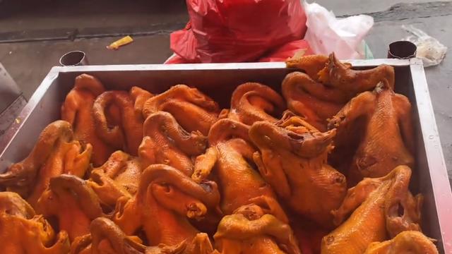 溪来情感 山东美女开鸡店，20元1斤一天要卖上千只，十来年干趴无数同行