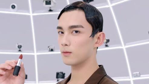 西装|吴磊的时尚看不懂，西装塞进裤腰还能接受，这油腻发型是认真的吗