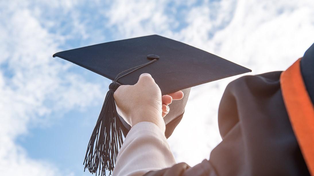 穆正月谈情感|很多老人给子女带娃，最后活的不如一个保姆，最后是这样吗？