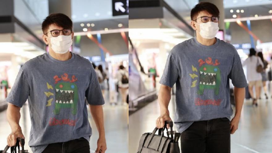 吴奇隆|50岁吴奇隆现身机场，体格强壮似猛男，而衣服图案暴露真实本性？