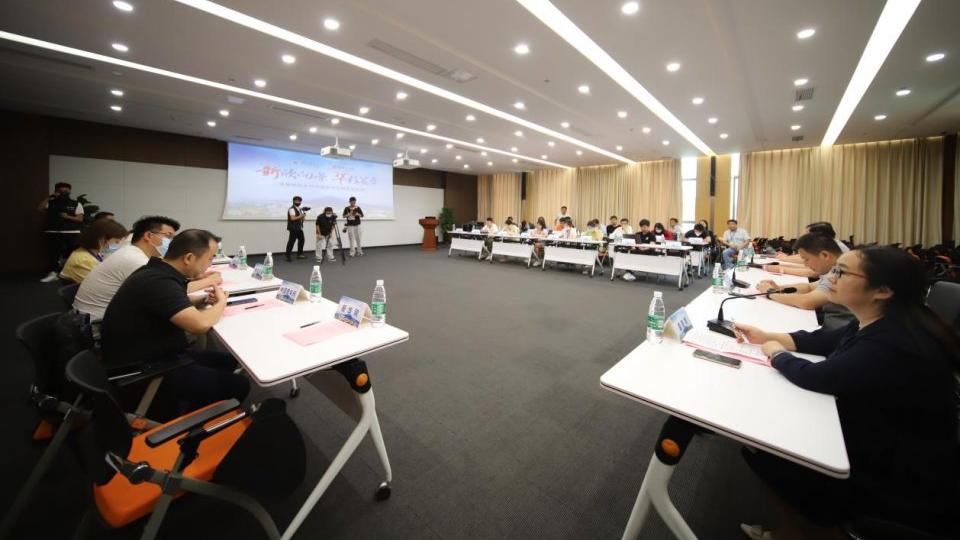 “新”欣向荣 “华 ”彩篇章凤观新华园主流媒体进校园活动圆满落幕